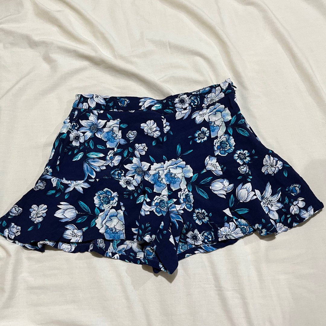 Forever 21 Blue Floral Flowy Shorts Women s Fashion Bottoms Shorts on Carousell