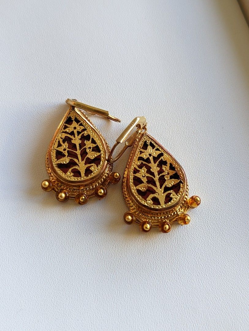 Gold earrings hotsell traditional