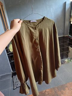 Green blouse deffect kancing