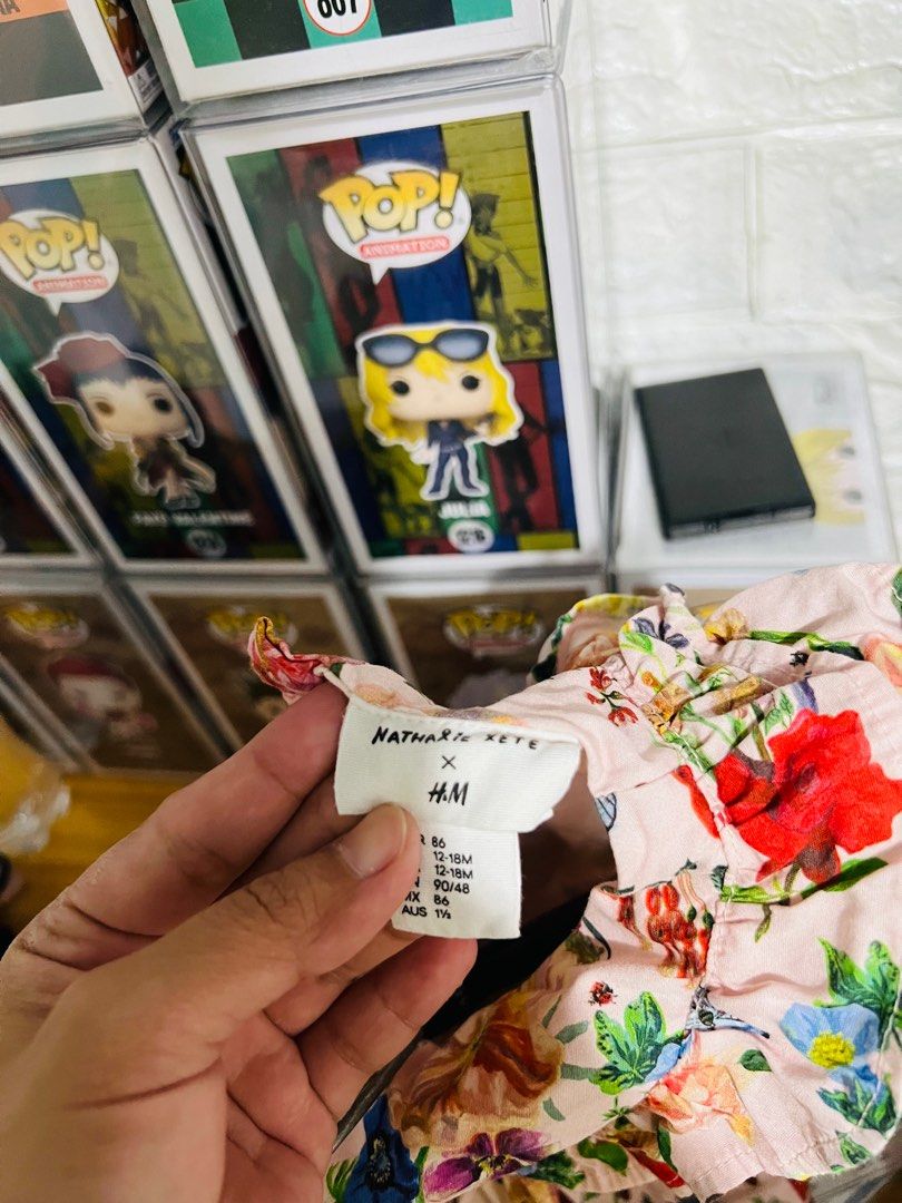 H&M Floral Dress (Category: Babies & Kids Fashion) located in Mandaluyong City. Submitted by euloves (Listing ID 1231311389, Image 2). Description: Lp posted Like New Condition Runs big kasya pa till 2-3 petite 😊.