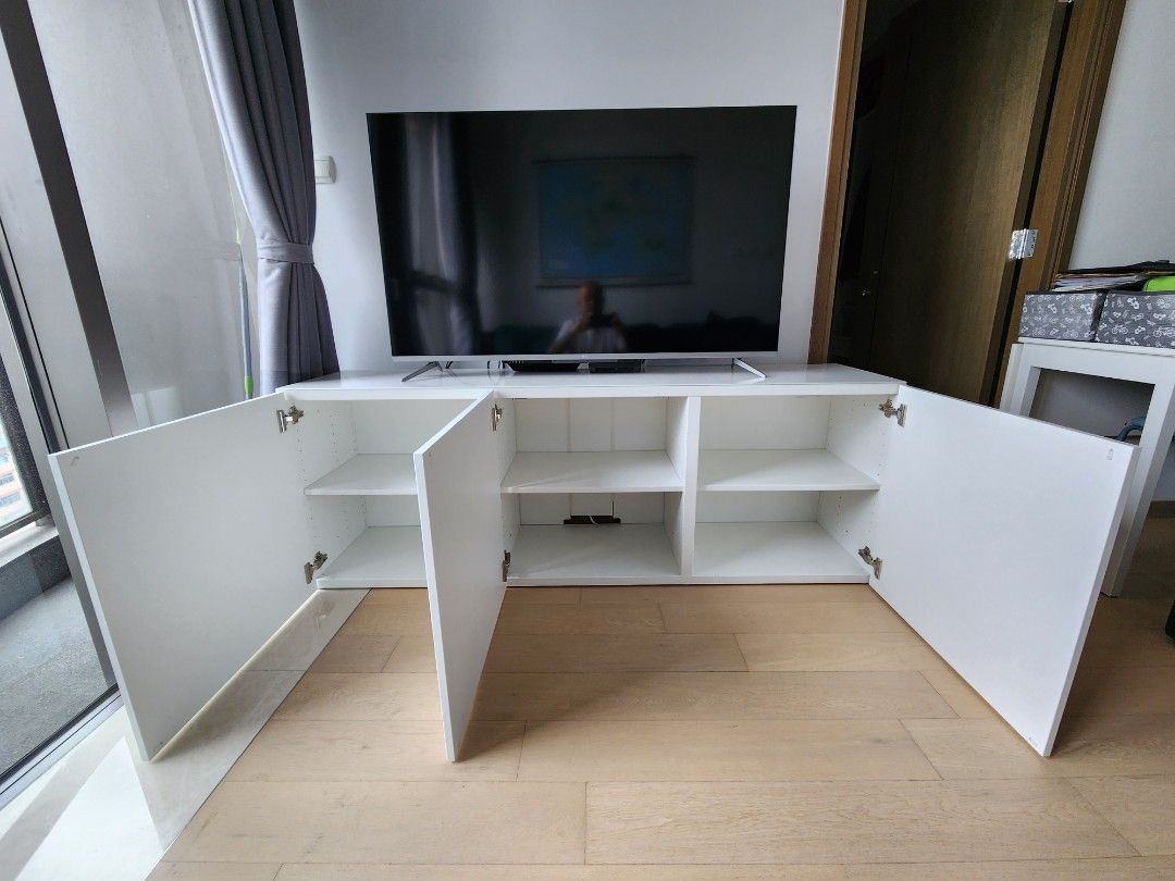 IKEA Besta TV Bench with Glass Top, 傢俬＆家居, 傢俬, 書櫃、櫃子及架 Carousell