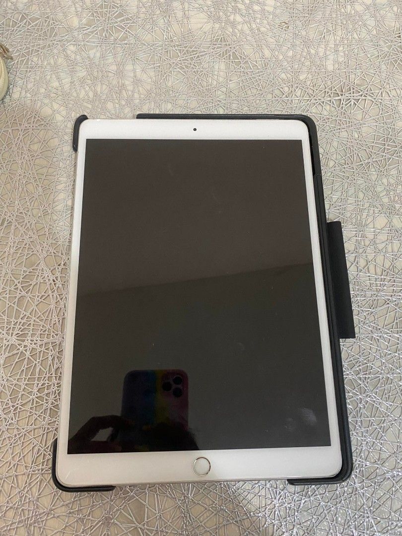 Ipad pro 10.5 inches (Category: iPad) located in General Santos City (Dadiangas). Submitted by formentera86171 (Listing ID 1231287050, Image 2). Description: .