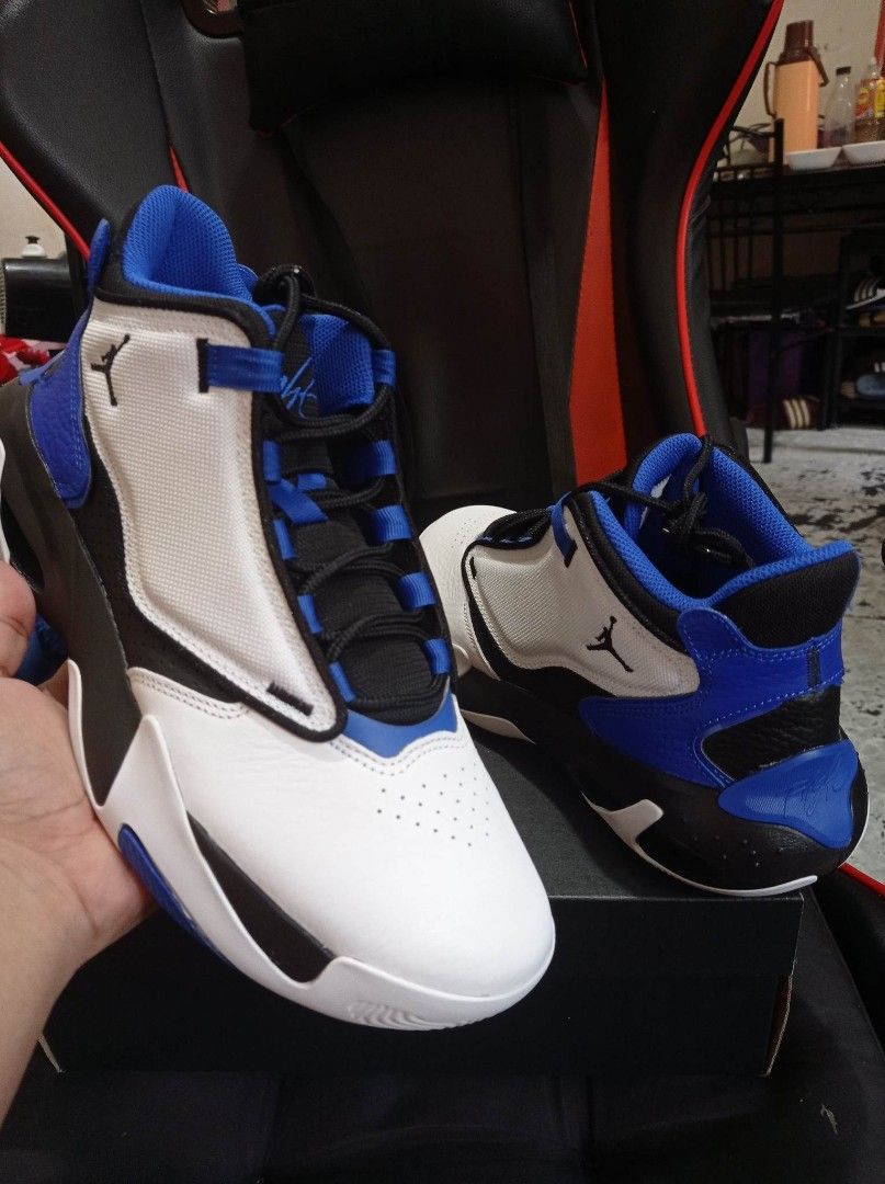 Jordan max aura black hyper royal top