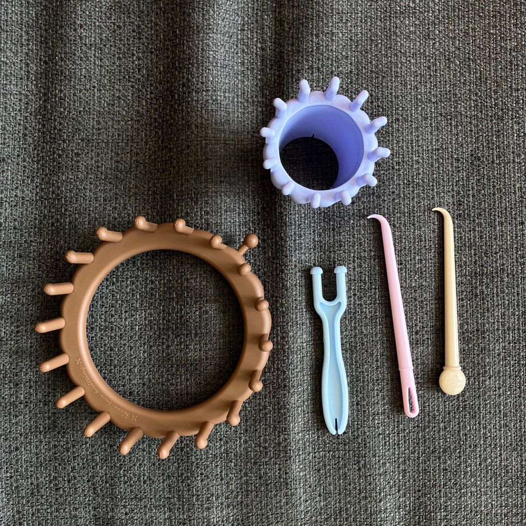 Daiso Knitting Loom (Circular), Hobbies & Toys, Stationery & Craft