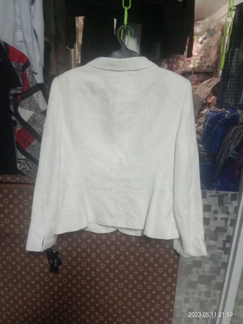 Le suit collections blazer 20x24 (Category: Coats, Jackets and Outerwear) located in Manila. Submitted by ver091 (Listing ID 1231396407, Image 2). Description: ok.
