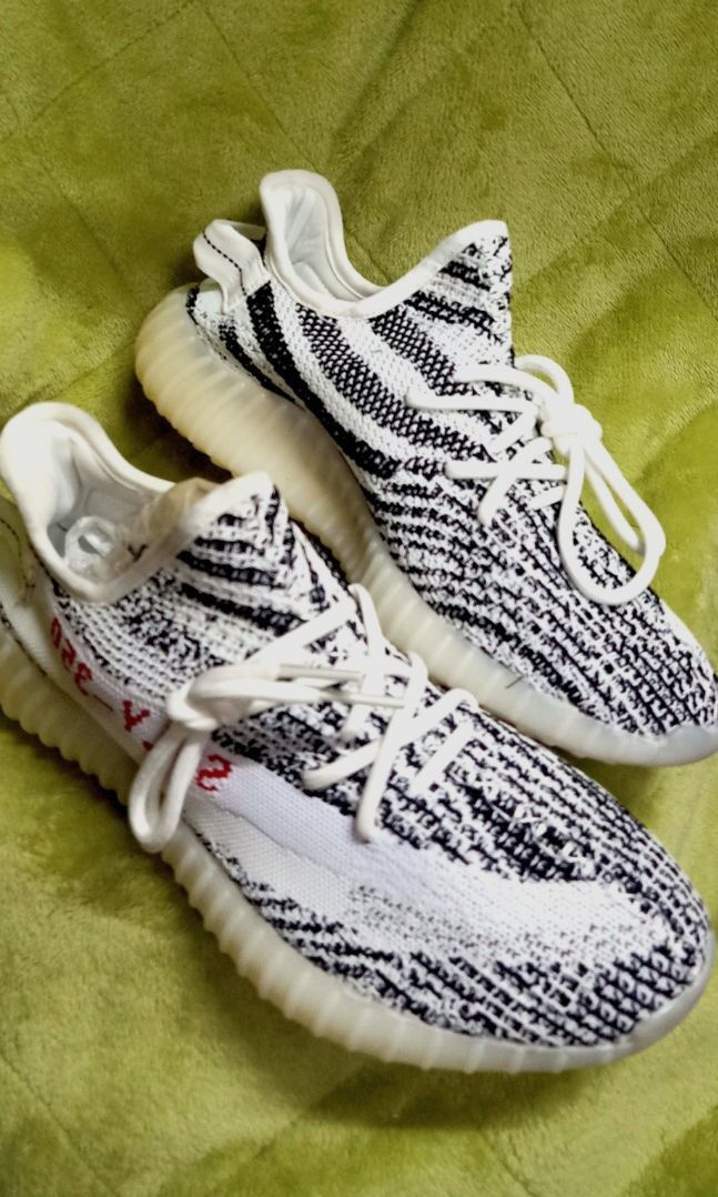 Shoes that look like yeezy 5 discount