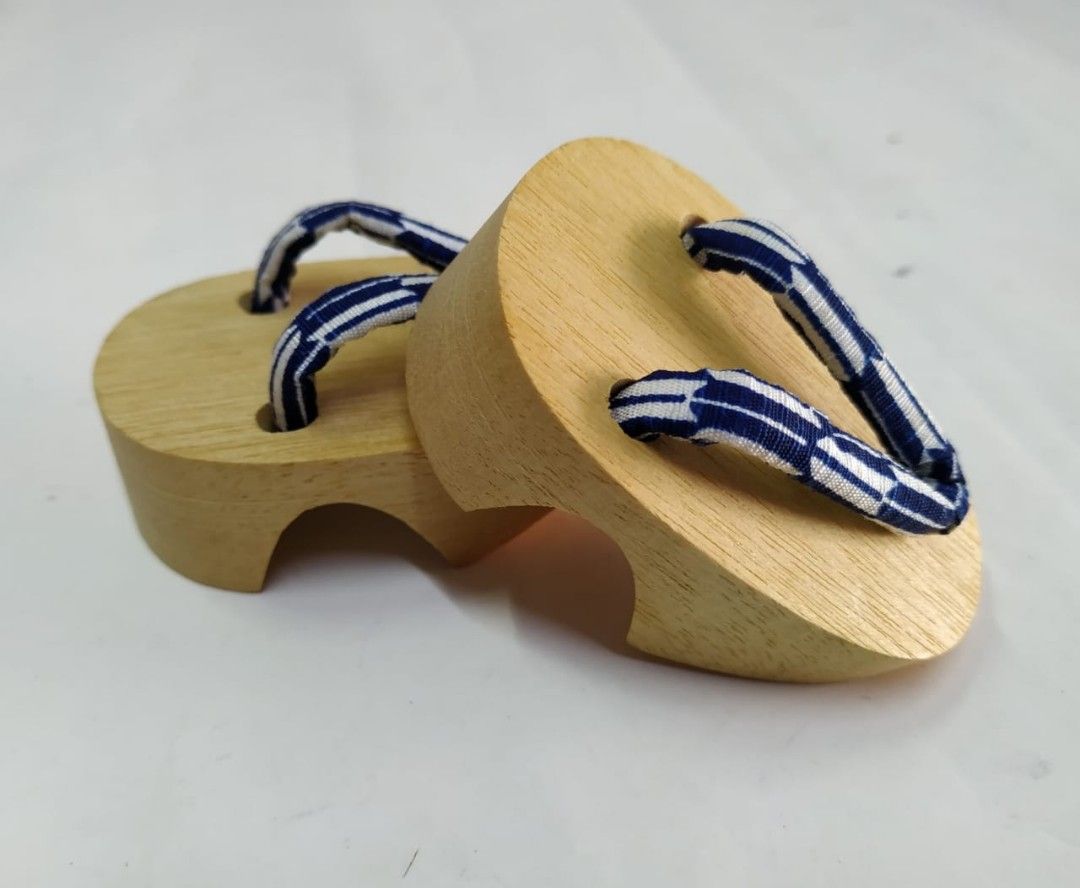 Japanese traditional wooden shoes 2025