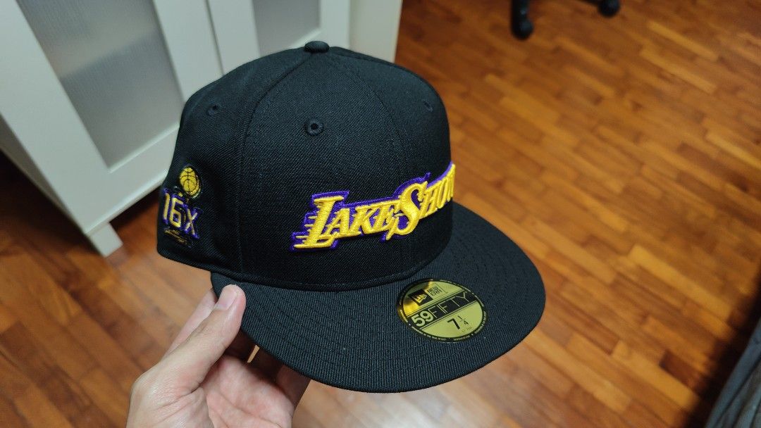Men's New Era Black Los Angeles Lakers Team Logo Low Profile 59FIFTY Fitted Hat