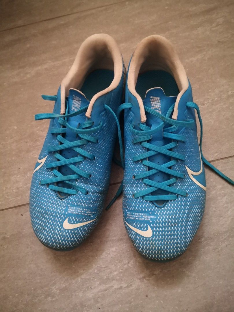 Nike football boots , soccer shoes, Sports Equipment, Other Sports Equipment and Supplies on