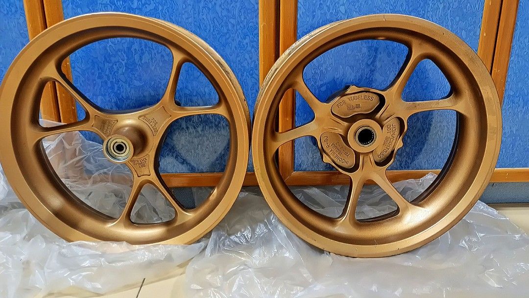 Nmax V2 stock rim Gold, Motorcycles, Motorcycle Accessories on Carousell