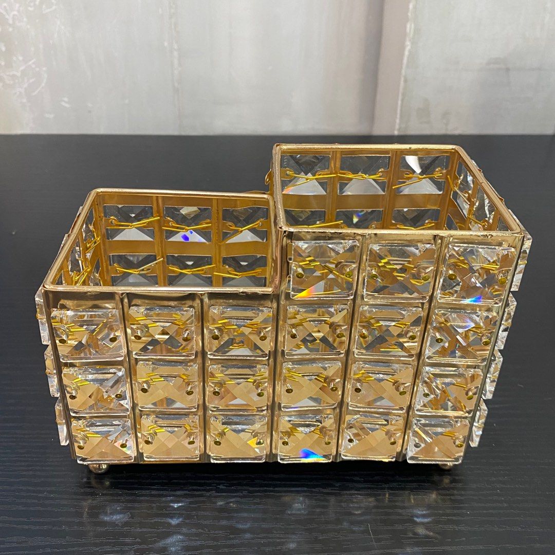 Nordic Crystal M-Up Brush Holder (Category: Makeup) located in Paranaque City. Submitted by gladkingphilippines (Listing ID 1231328037, Image 1). Description: .