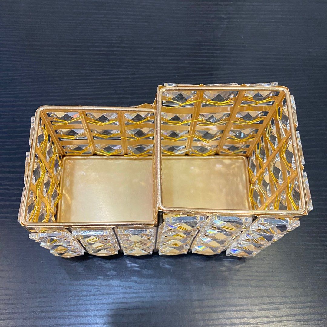 Nordic Crystal M-Up Brush Holder (Category: Makeup) located in Paranaque City. Submitted by gladkingphilippines (Listing ID 1231328037, Image 2). Description: .