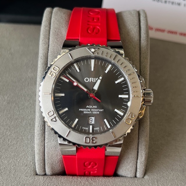 Oris aquis red 2025 strap