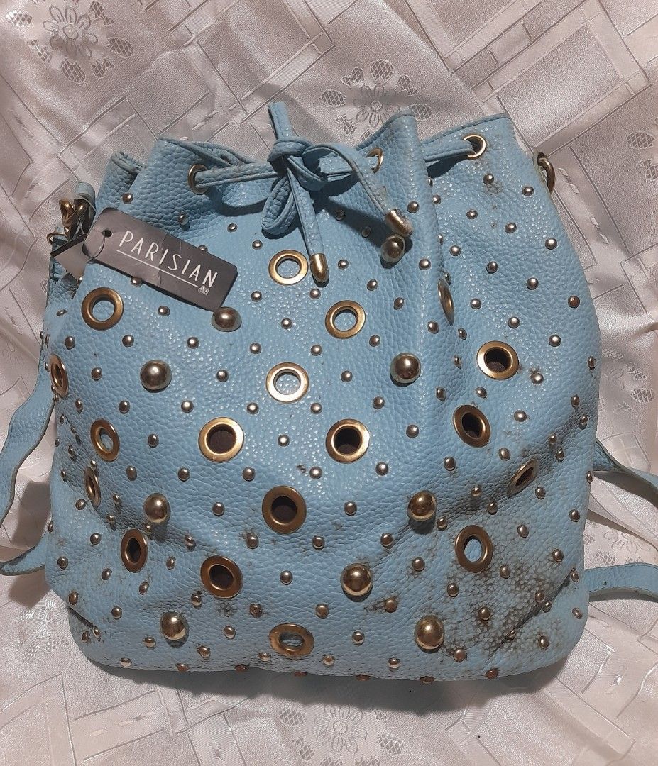 Parisian bucket bag (Category: Cross-body Bags) located in San Pedro. Submitted by cadh_ (Listing ID 1231355763, Image 1). Description: Flaw: discoloration as seen in the pictures. Fixed price!!! Feel free to message me for any concerns. RFS: Decluttering.