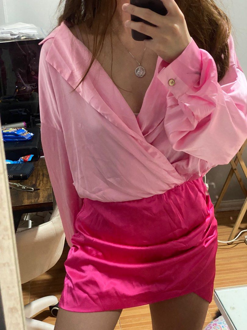 Pink lapel silk dress (SHEIN) (Category: Dresses) located in Quezon City. Submitted by hoftroy (Listing ID 1231342975, Image 3). Description: With washable stains sa may dulo ng sleeves. RFS: MALAKI SA XS Sinukat and laban lang Shein on tag SMALL ON TAG BEST FIT MEDIUM AND MGA BALAKANG and boobelya! Get nyo na!.