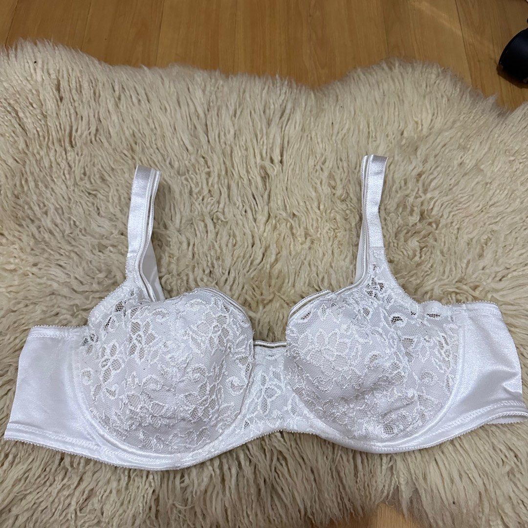 Plus Size 44C on tag Sister Sizes: 42D, 46B Thin Pads  Underwire  Adjustable strap Back closure Php150 All items are from US Bale., Women's  Fashion, Undergarments & Loungewear on Carousell