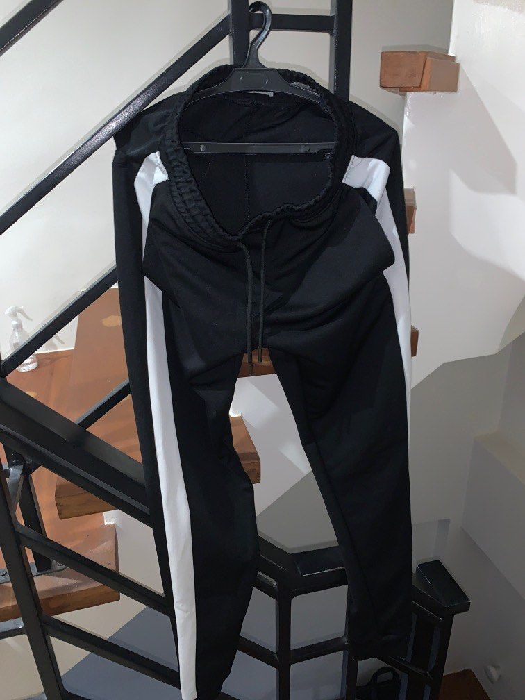 Pull & Bear joggers (Category: Joggers) located in Pasig City. Submitted by rvss_ (Listing ID 1231397515, Image 1). Description: XS Size 28 MOP:GCASH.