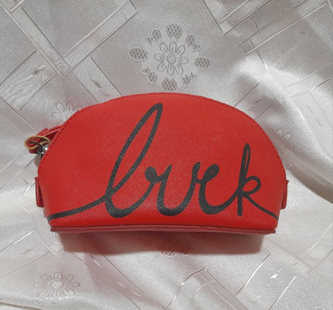 Red luck pouch (Category: Purses & Pouches) located in San Pedro. Submitted by cadh_ (Listing ID 1231364440, Image 1). Description: Sobrang ganda sa personal! No flaws. Can pass as NEW. Feel free to message me for any concerns. RFS: Decluttering.
