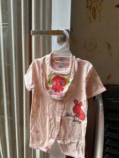 romper bayi hanger