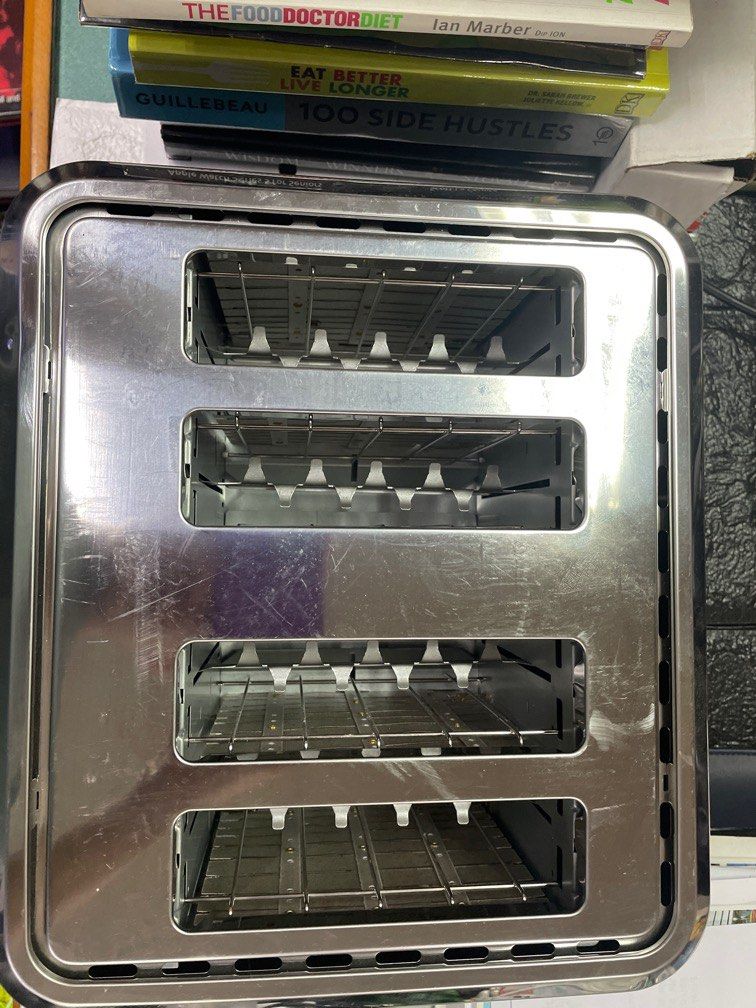 Russell Hobbs 4 Slice Toaster Bread Oven (Category: Ovens & Toasters) located in Pasay City. Submitted by meostore (Listing ID 1231338599, Image 3). Description: 220v ready to use 4 breads at a time No issue at all Excellent condition.