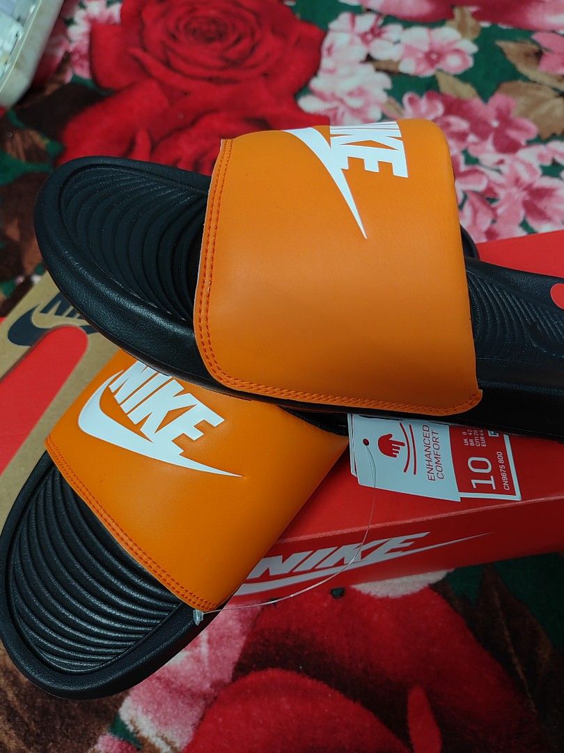 Nike slides original, Men's Fashion, Footwear, Flipflops and Slides on Carousell