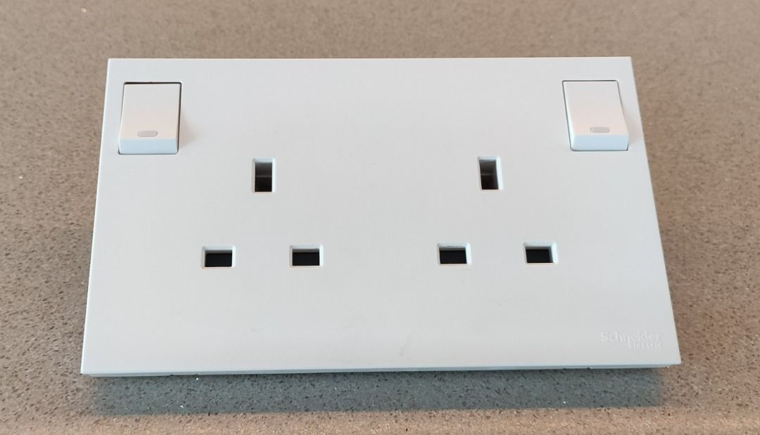 [Quick Sales] Schneider AvatarOn C 13A Double Socket (never used before, 没用过))628630933534731115
