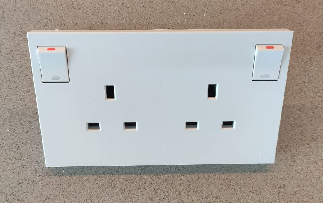 [Quick Sales] Schneider AvatarOn C 13A Double Socket (never used before, 没用过))62863093353473114