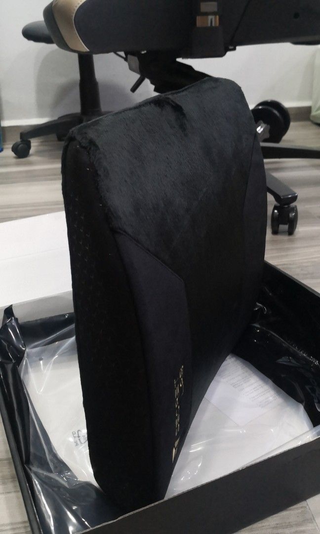 Secretlab lumbar pillow pro, Furniture & Home Living, Furniture, Chairs