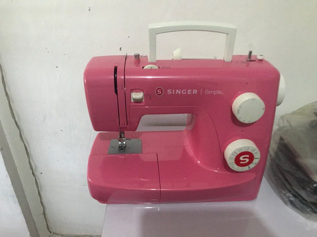 Singer portable Sewing machine on Carousell