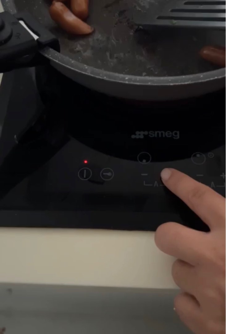 Smeg 2ring induction ceramic 30cm hob, TV & Home Appliances, Kitchen