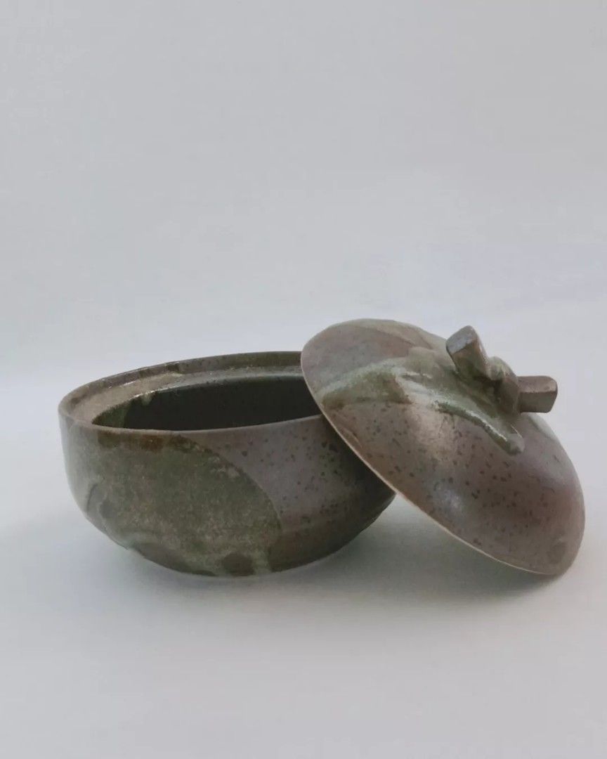 Stoneware tea canister (Category: Other Kitchenware & Tableware) located in Davao. Submitted by eclectic1925 (Listing ID 1231264935, Image 1). Description: Php150 Stoneware tea canister First to pay.