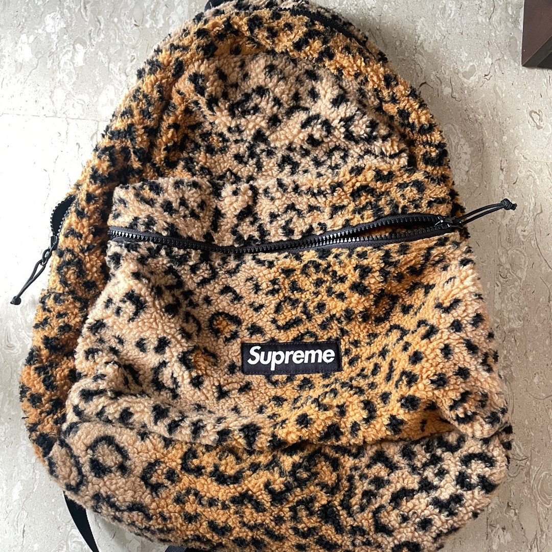 Supreme 17FW Leopard fleece backpack, Men's Fashion, Bags