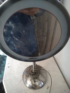 Vanity light mirror