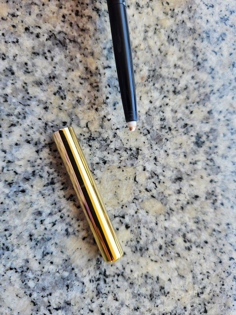 Vice Gel Liner | Fresh Yan White (Category: Makeup) located in San Carlos. Submitted by chsoki (Listing ID 1231274856, Image 3). Description: shipping included in price.