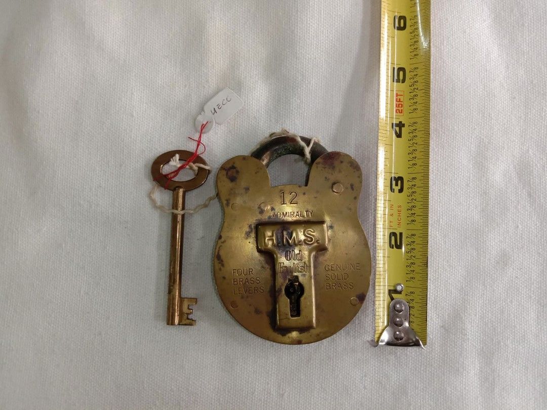 VINTAGE BRASS PADLOCK w/ KEY (Category: Locks, Doors & Gates) located in Quezon City. Submitted by warmgem.dde5c0 (Listing ID 1231302456, Image 1). Description: .