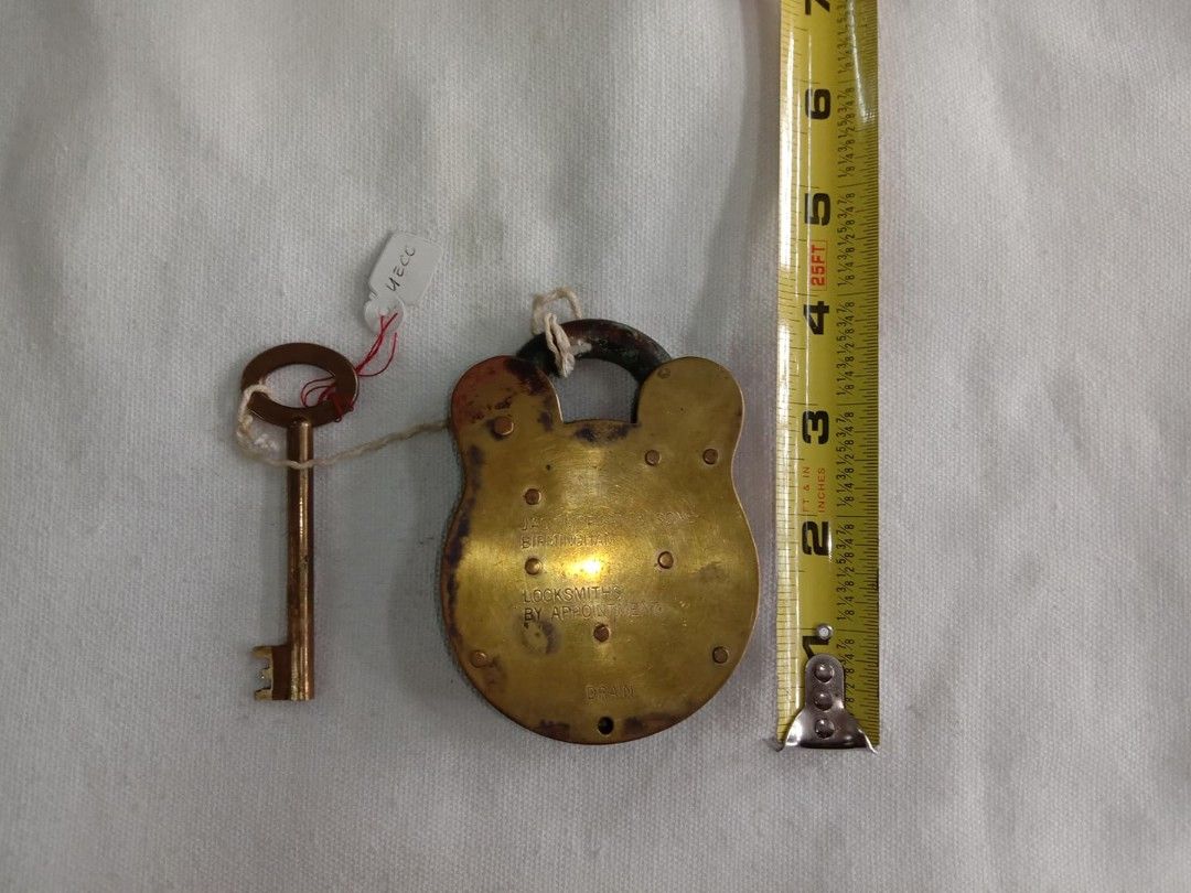 VINTAGE BRASS PADLOCK w/ KEY (Category: Locks, Doors & Gates) located in Quezon City. Submitted by warmgem.dde5c0 (Listing ID 1231302456, Image 2). Description: .