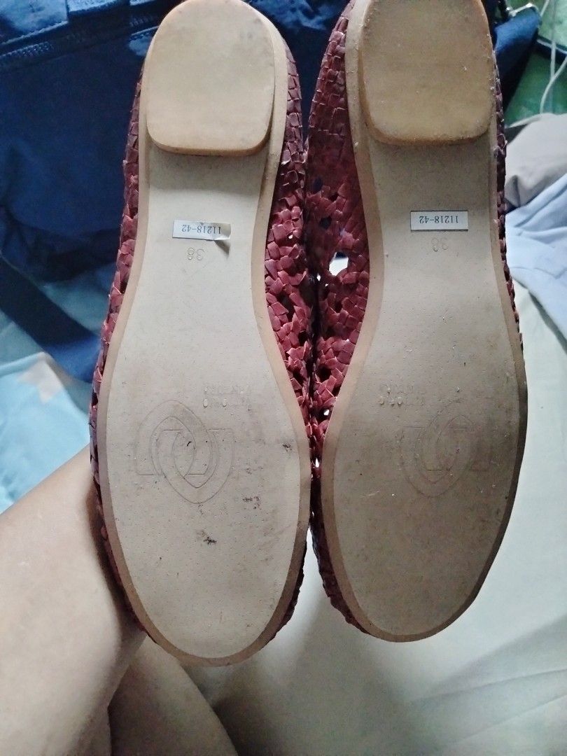 Vittorio Ventura, Women's Fashion, Footwear, Flats & Sandals on Carousell