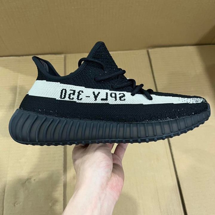 Yeezy 350 V2 Core Black White EUR44, Men's Fashion, Footwear, Sneakers on  Carousell