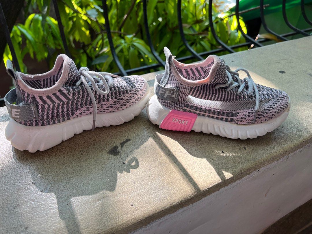 Yeezy 35 top static pink