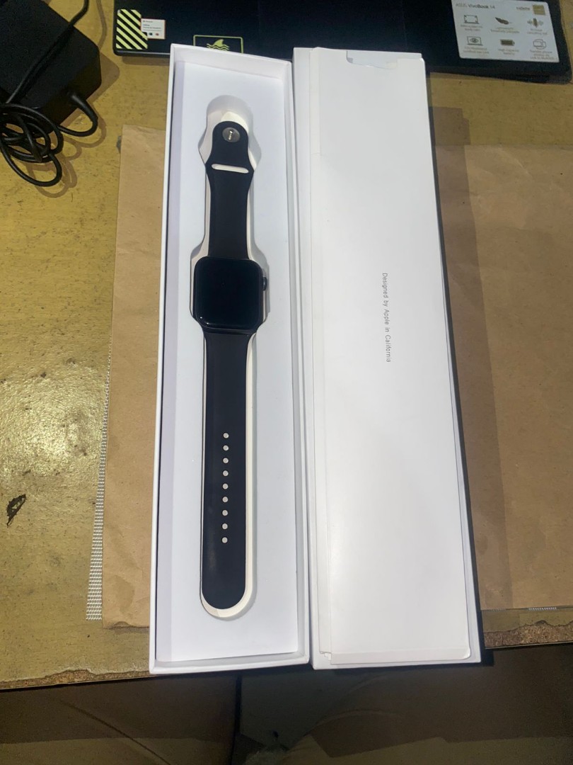 Apple Watch SE Gen1 Space Grey 44mm Ex inter on Carousell