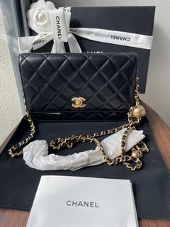 NIB 100%AUTH Chanel 23C Black Lambskin Pearl Crush Round Vanity Bag