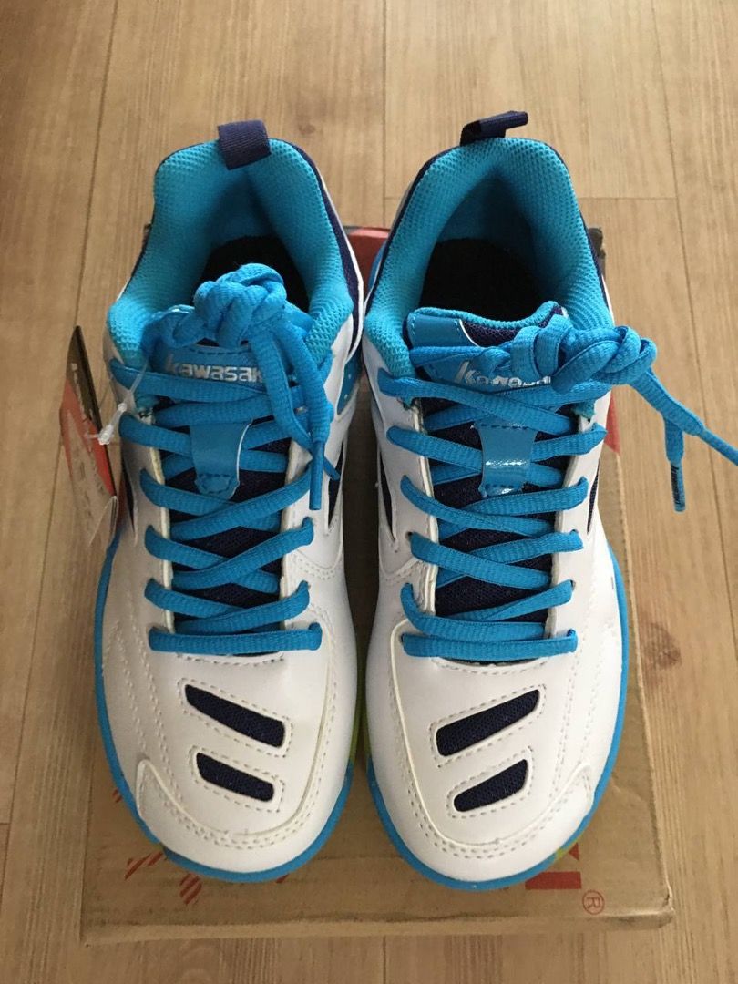 Badminton shoes below top 5