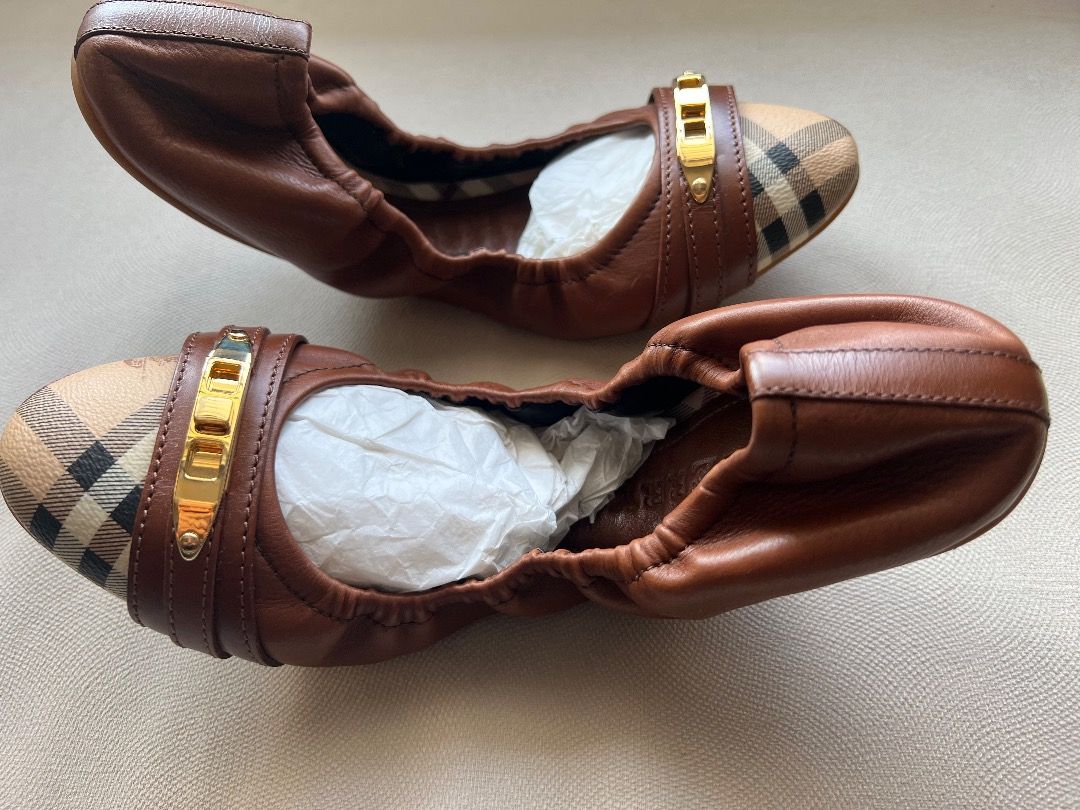 Burberry shop leather flats