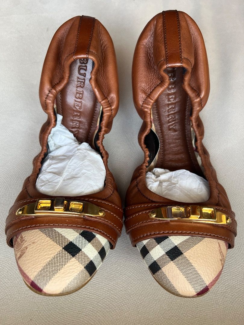 Burberry leather flats 2025