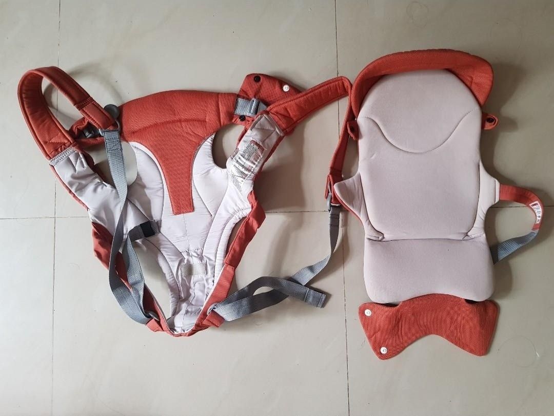 COMBI Ninna Nanna Baby Carrier