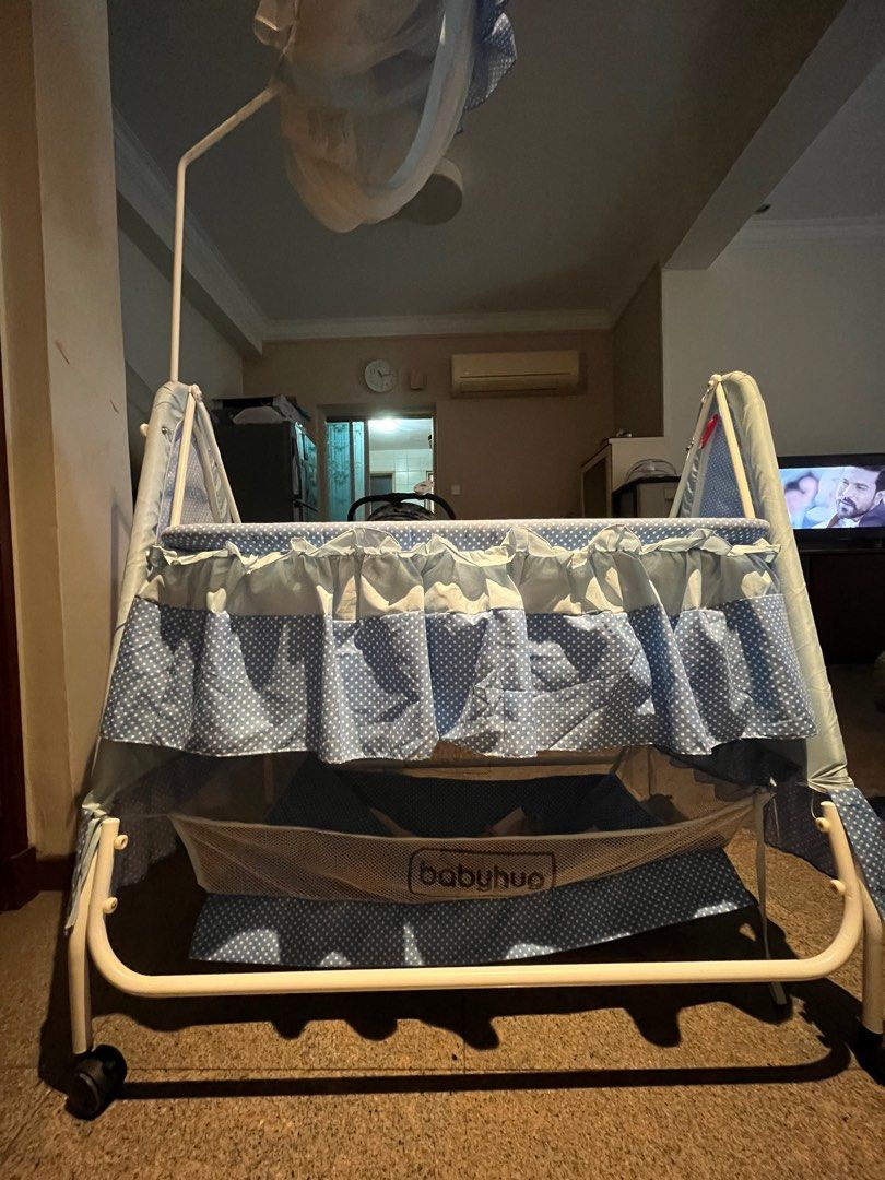 Babyhug Automatic Baby Swing Cradle With Remote Controller- Dark Grey| 5 Swing Speed| Quilted Bassinet| Works on Battery & Adapter| Pre-set Off Timer| In-built Music| Canopy Style Mosquito Net