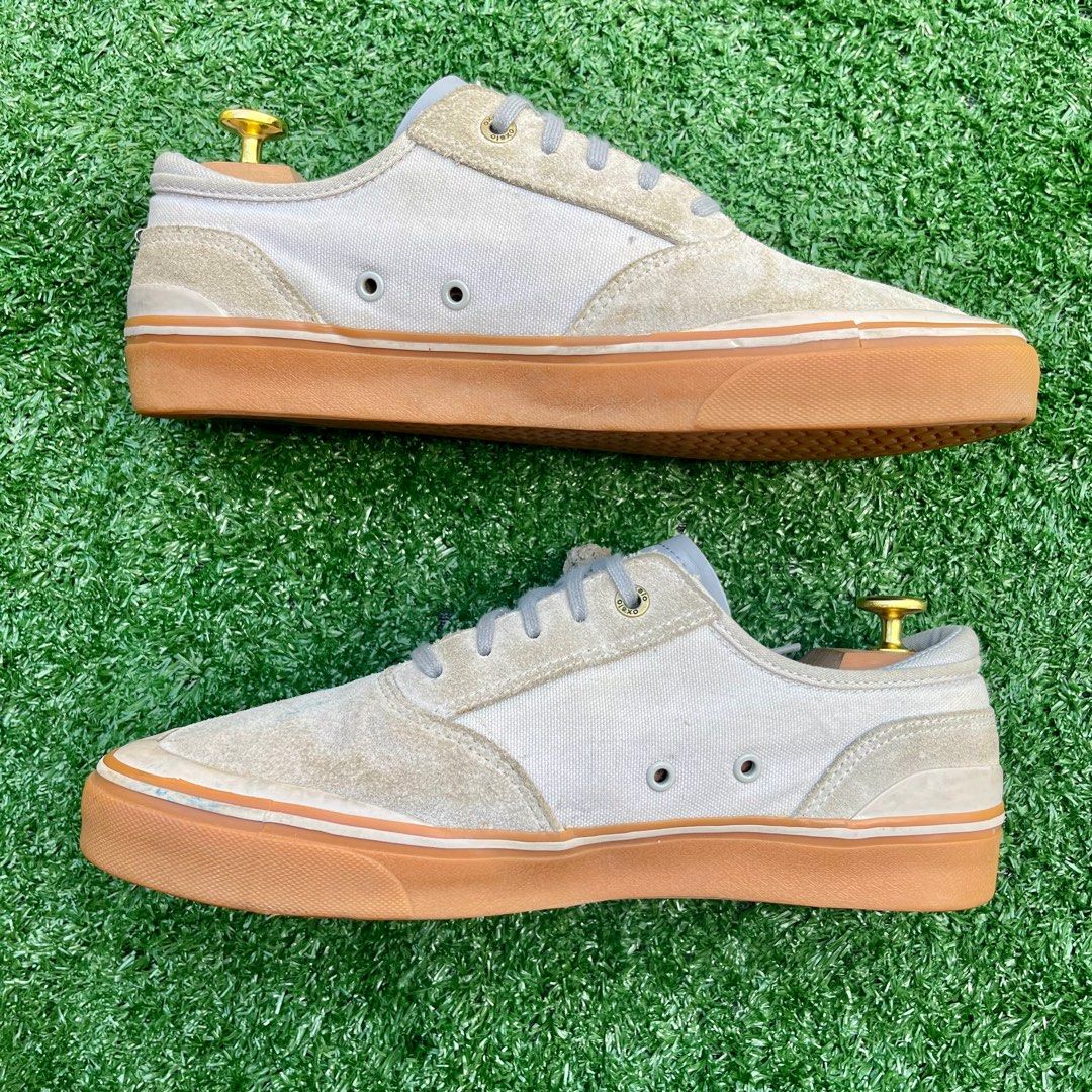 Decathlon gum hot sale sole shoes