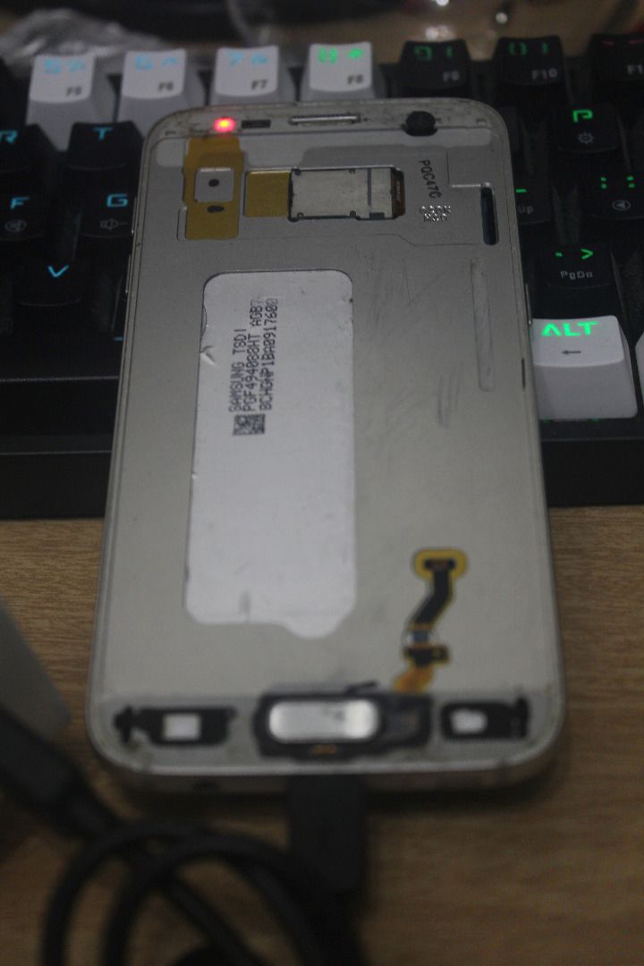 Defective Samsung Galaxy S7 (SM-G930S) (Please read) (Category: Samsung) located in Quezon City. Submitted by assortedfindsph (Listing ID 1231598335, Image 2). Description: "Available while it's still active, don't ask if it's still available; it'll be marked as sold once it's sold." Selling my S7 for 800 (fixed) Honest issue: no screen, but still works To sum things up, the screen was damaged in late 2021, so I did a DIY screen replacement in ea