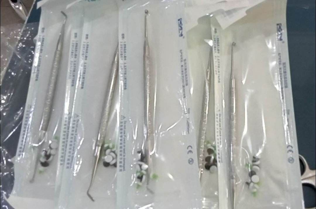 Dental Resin holder with foam (Category: Medical Supplies & Tools) located in Quezon City. Submitted by dveee (Listing ID 1231489734, Image 2). Description: Dental Resin holder with foam stainless steel instrument silver color with free foams included.