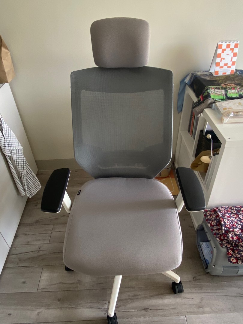 Ergo Ventus Office Chair with Headrest and Adjustable Level and
